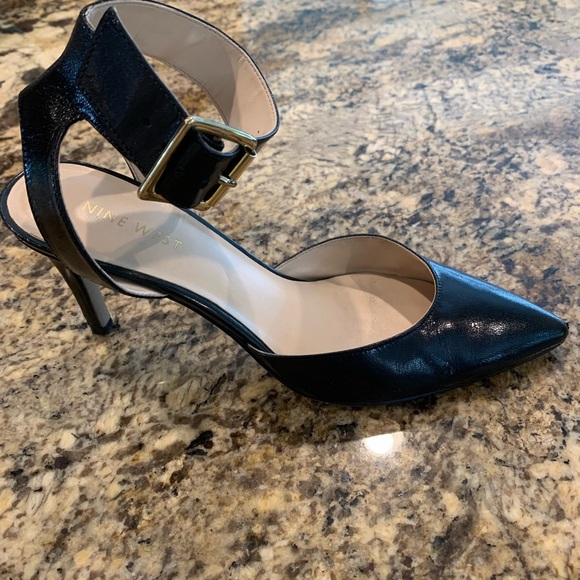 Black leather ankle strap pump - Picture 1 of 6